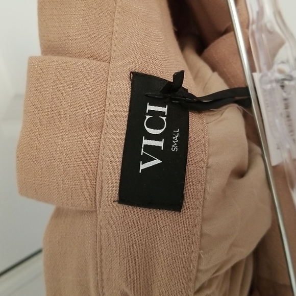 Vici - Linen-Blend Belted High Rise Tailored Shorts, NWT - Picture 9 of 10